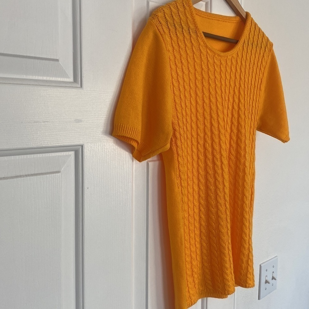 Vintage shirt sleeves marigold yellow crew neck sweater. - Picture 13 of 13